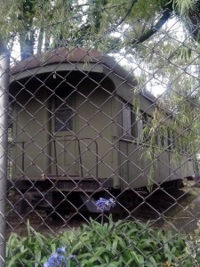 En los Jardines de la casa-museo Gaitán, un vagón del tranvía destruido el 9 de abril de 1948, evoca una  época que identificó a los bogotanos con su ciudad. y ¿ahora?