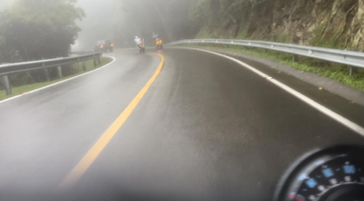 Así se veía la carretera durante la lluvia.