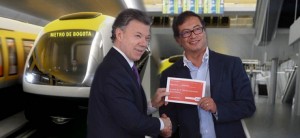 Santos entrega cheque simbólico para el Metro - foto tomada de www.cmi.com.co