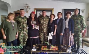 Gissela Palacios Gestora del Chocó con representantes del Ejército Nacional y la Directora de la Fundación DAR COLOMBIA doctora Maria Edith Sánchez - foto personal