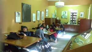 Única biblioteca en Colombia especializada en poesía con más de 7.000 volúmenes