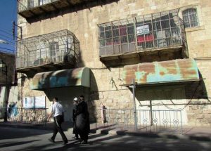 Calle Al Shuhada en Hebro. Comercios y viviendas confiscadas y cerrada a los palestinos, de uso exclusivo de colonos israelíes.