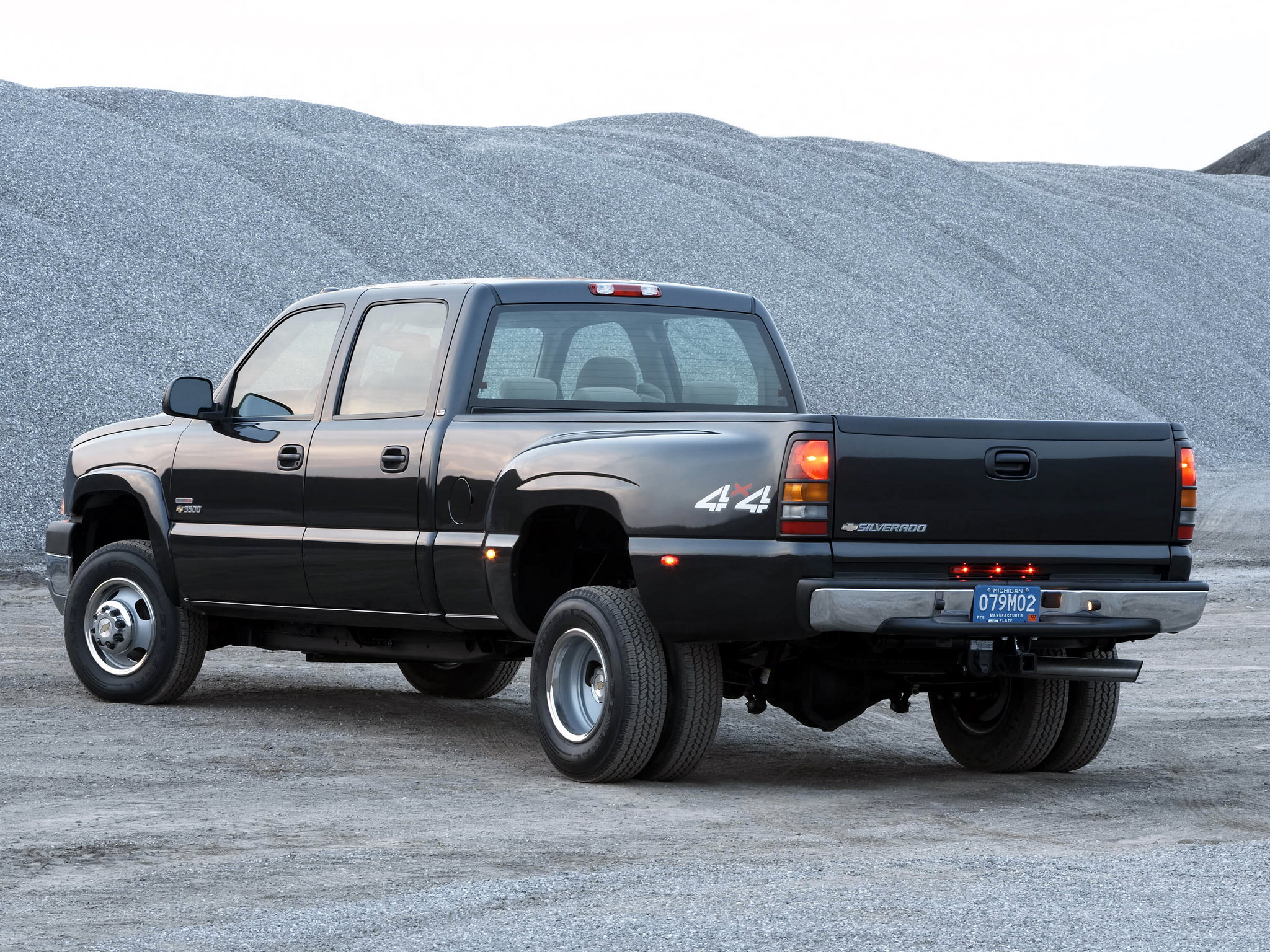 2006 Chevy Silverado 3500 HD Crew Cab Shown with Select SPO Accessories. Model with Manual Transmission. X06CT_SH019