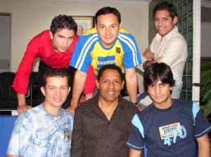 Una imagen de la época del Binomio de Oro. Arriba: Dubán Bahyona, Orlando Acosta, Marcos Bedoya. Abajo: Didier Moreno, Israel Romero y Alejandro Palacio. 