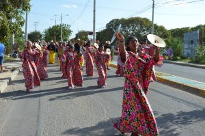 Desfile inaugural del Festival Francisco el Hombre 2017. Foto de Gustavo Mindiola / Archivo particular. 