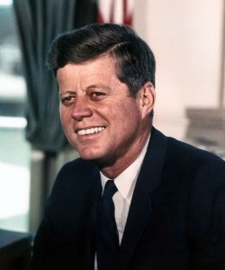 640px-John_F._Kennedy,_White_House_color_photo_portrait