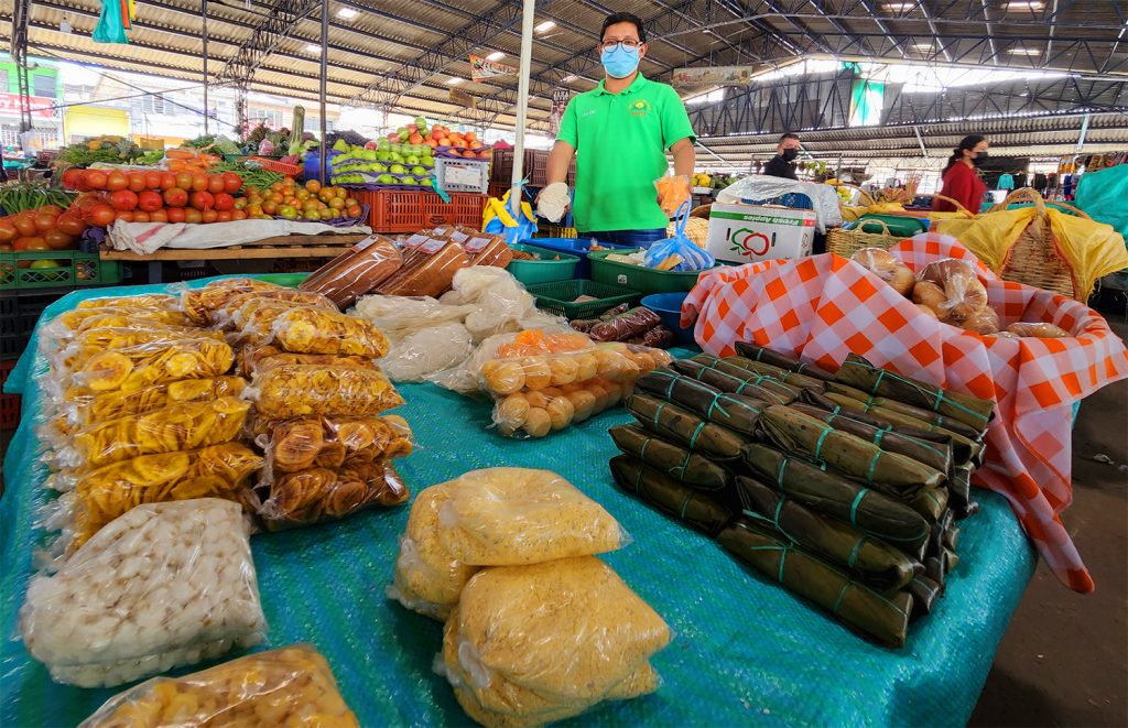 Popayán se conoce de verdad de una única forma: comiendo. Anímese a visitar sus plazas de mercado y probar todos sus pasabocas tradicionales.