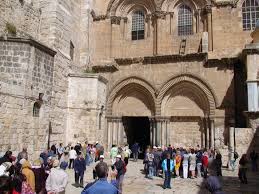 Escalera en iglesia de Santo Sepulcro, en Jerusalén.