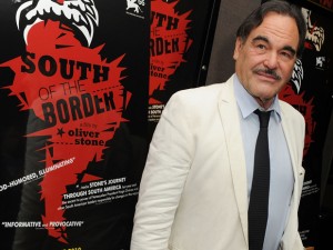 Oliver Stone presentando su película "Al sur de la frontera"