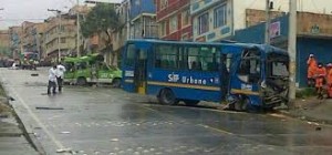 Bus del SITP causa accidente - foto tomada de www.semana.com