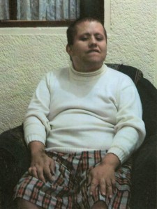 Wilson Tibaquirá, paciente de 30 años, con retraso sicomotor severo – foto enviada por su familia