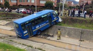 Bus del SITP accidentado - foto tomada de www.metroenbogota.com