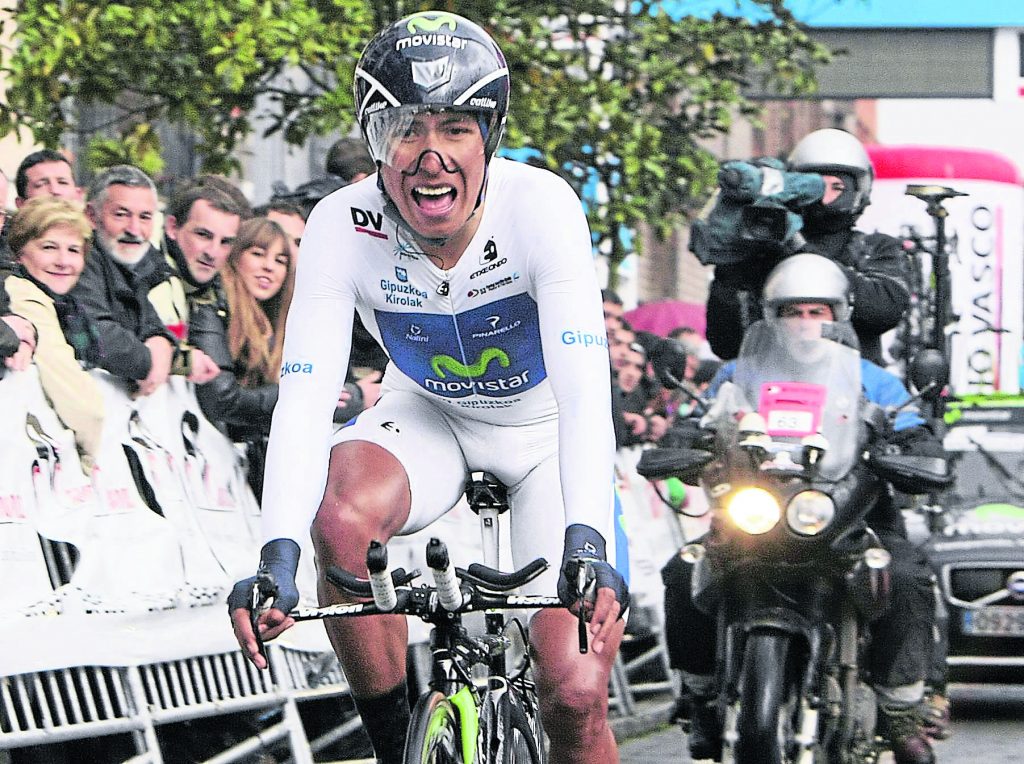 GRA242. BEASAIN, 06/04/2013.- El corredor colombiano Nairo Quintana (Movistar) llega a meta en la sexta y última etapa de la 53 Vuelta al País Vasco, una contrarreloj de 24 kms. con salida y llegada en Beasain. EFE/GORKA ESTRADA.