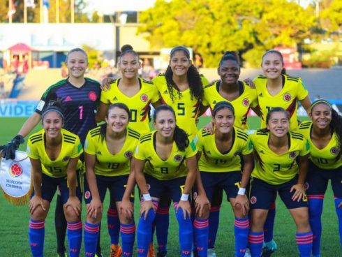Foto: @FIFAWWC (2018) - Jugadoras de la Selección Femenina sub-17 antes de un encuentro del Mundial.