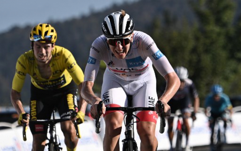 Foto: AFP (2020) - Tadej Pogacar y Primoz Roglic en la disputa de la etapa 15 del Tour de Francia 2020