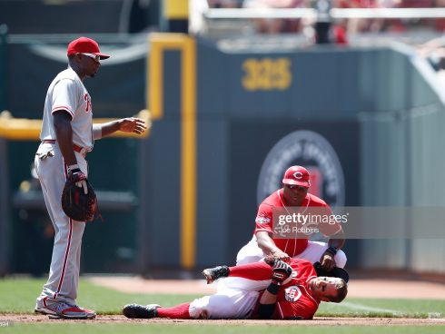CINCINNATI, OH - JUNE 10: Zack Cozart #2 of the Cincinnati Reds holds his knee after suffering an injury on a play at first base in the first inning against the Philadelphia Phillies at Great American Ball Park on June 10, 2015 in Cincinnati, Ohio. (Photo by Joe Robbins/Getty Images)