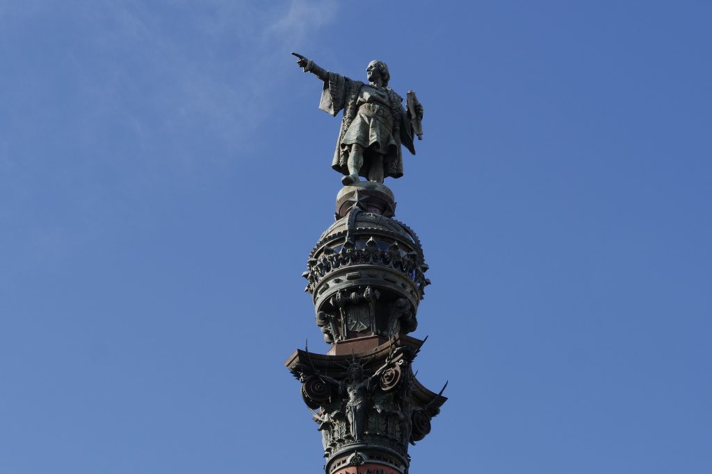 Monumento a Cristóbal Colón en Barcelona. Imagen de Vicens Dorse en Pixabay.
