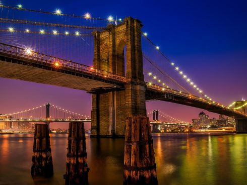 Imagen 3. Vista nocturna puente de Brooklyn.