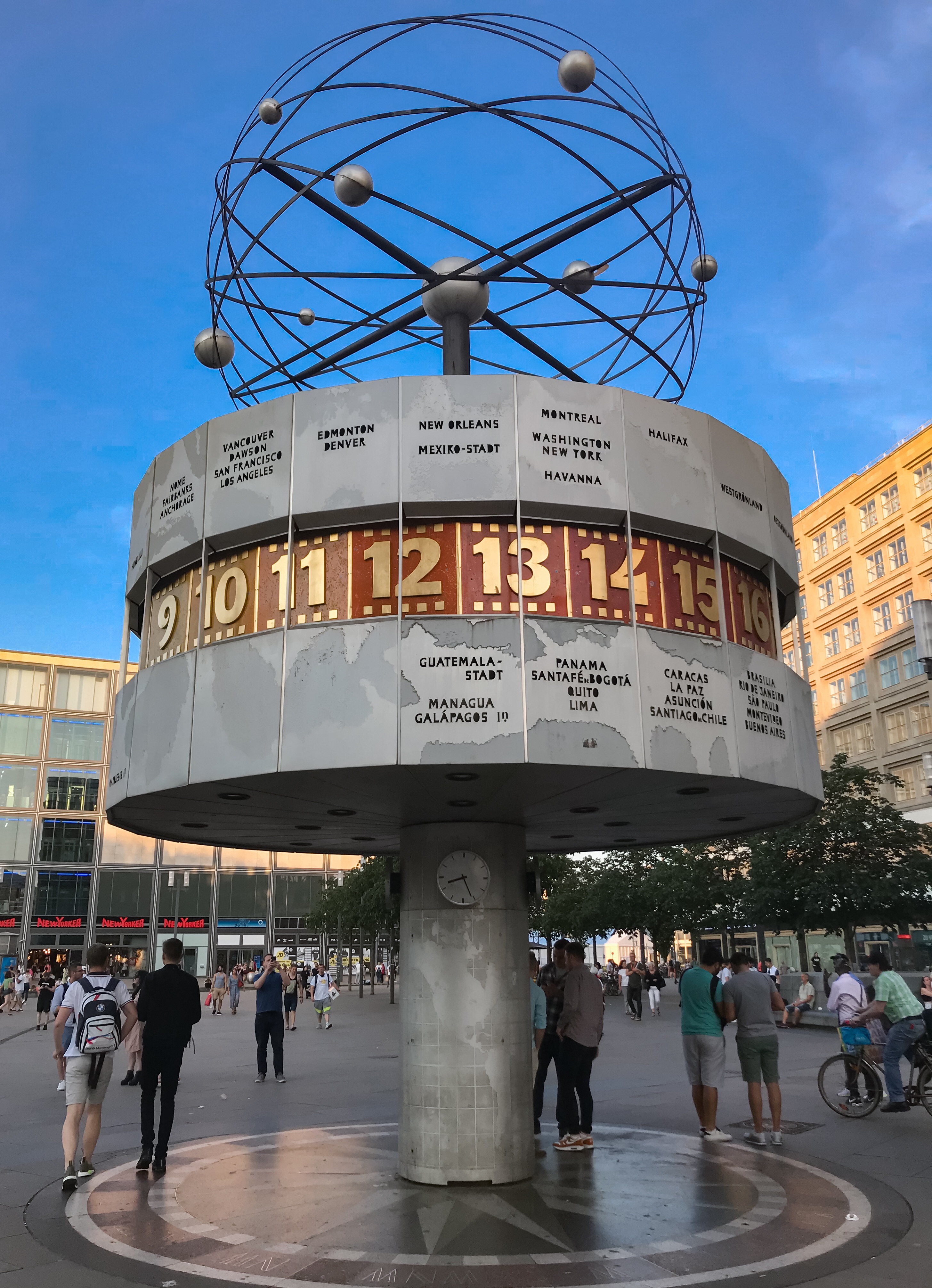 El reloj mundial de la Alexanderplatz. Imagen: Juan Sebastián Gómez.