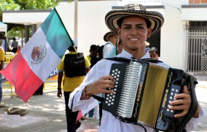 El rey tres veces rey vallenato de Monterrey. Frank Huerta, compite en el la categoría de aficionado, en el Festival Vallenato. Foto: Carlos Capella / EL TIEMPO.
