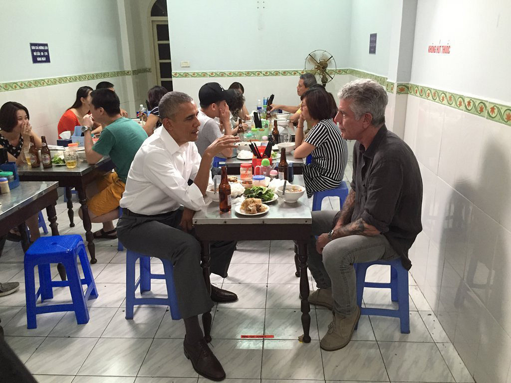 La cita que le puso Burdain a Obama fue en este local de Hanoi