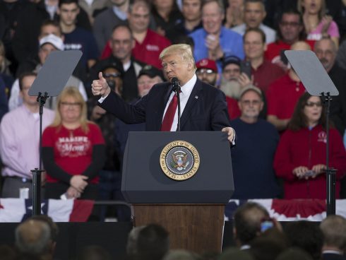Trump: As the opposition dithers, he looks set to win four more years. (Photo: EFE/Rena Laverty)