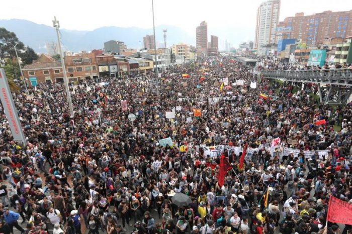 El paro del 21N fue multitudinario. No fue de las centrales: fue de la sociedad entera. (Foto Archivo El Tiempo)