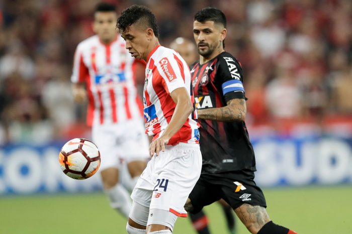 Junior, Lucho González, Paranaense, Sudamericana