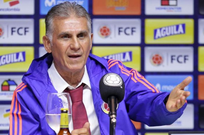 Foto: Tomada de El Heraldo. Carlos Queiroz habla en conferencia de prensa.