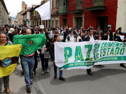 Movilización en Bogotá, para pedir al Gobierno implementación de lo acordado en sustitución de cultivos de uso ilícito.