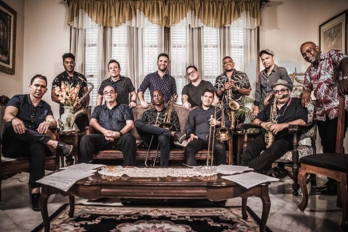 La orquesta Akokán estará en Salsa al Parque. Imagen: Cortesía Orquesta Akokán.