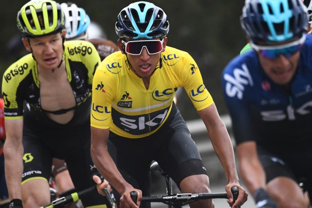 Foto: AFP/Anne Christine Poujoulat (2019)-Egan Bernal vestido de líder durante la última fracción de la París-Niza 2019.