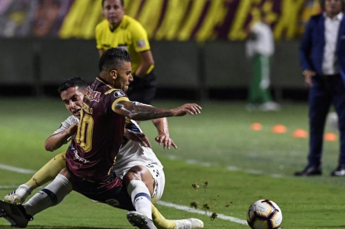 Foto: AFP (2019) - Yeison Gordillo durante el duelo frente a Boca Juniors.