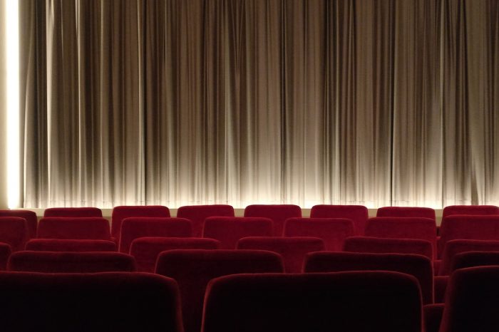 Imagen 2. Butacas de sala de cine. Tomada Pixabay