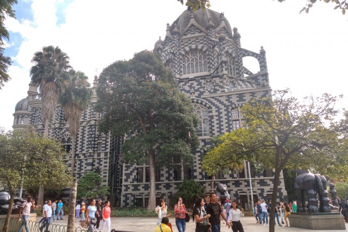 Plaza Botero, Medellín, Colombia. Foto: Brendan Corrigan