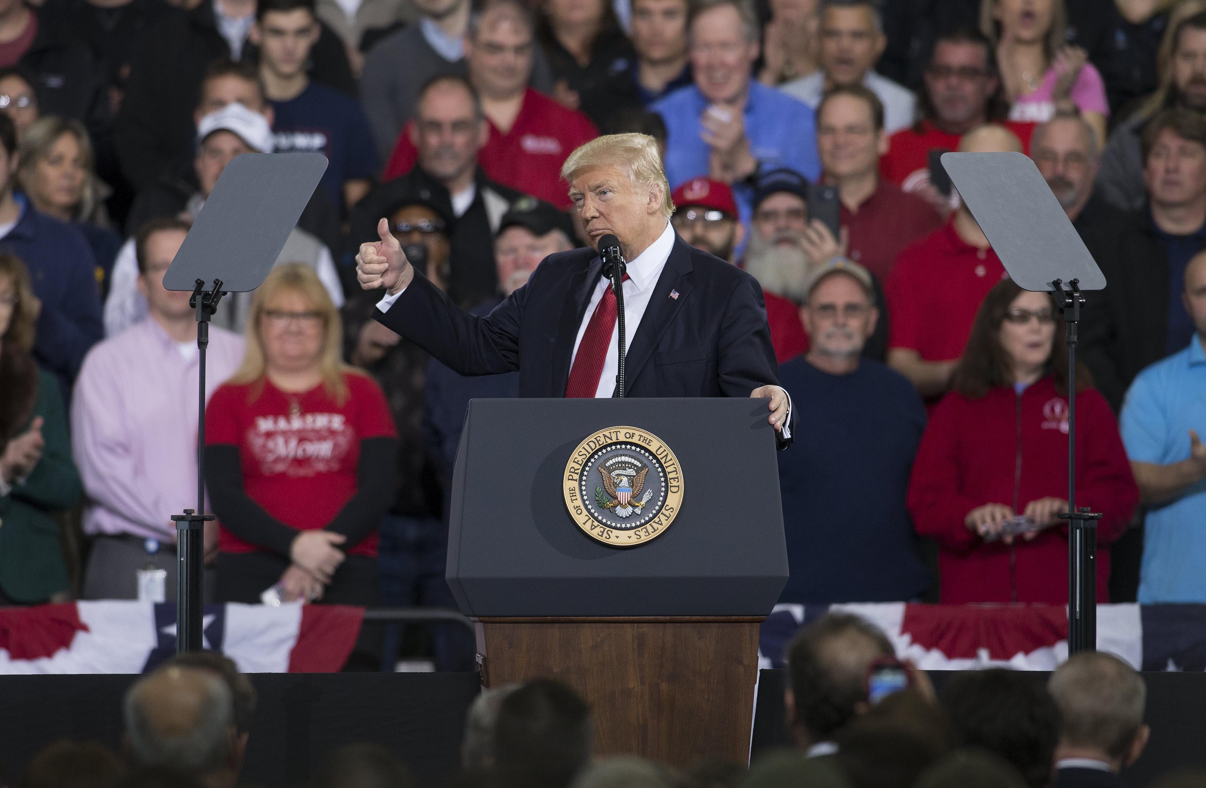 Trump: As the opposition dithers, he looks set to win four more years. (Photo: EFE/Rena Laverty / 15-03-2017)