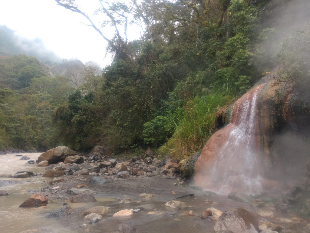 Chasing Zetaquirá's waterfalls — from hot to cold